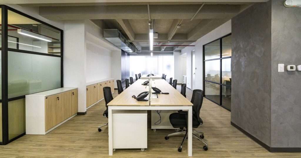 oeschle - bench quadra+ para 8 personas complementado con mobiliario de almacenamiento