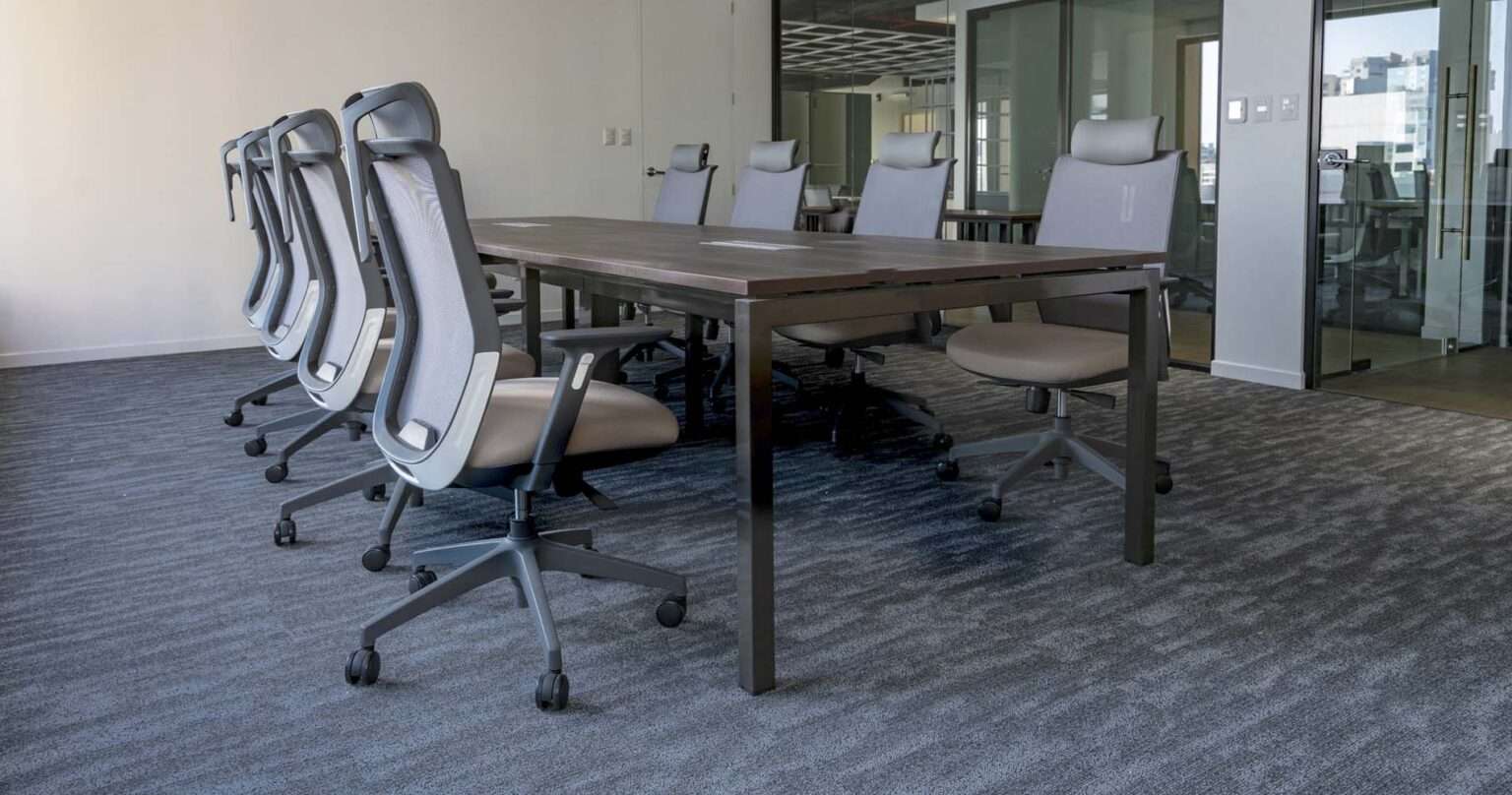 sumitomo - mesas de reuniones equipadas por visso