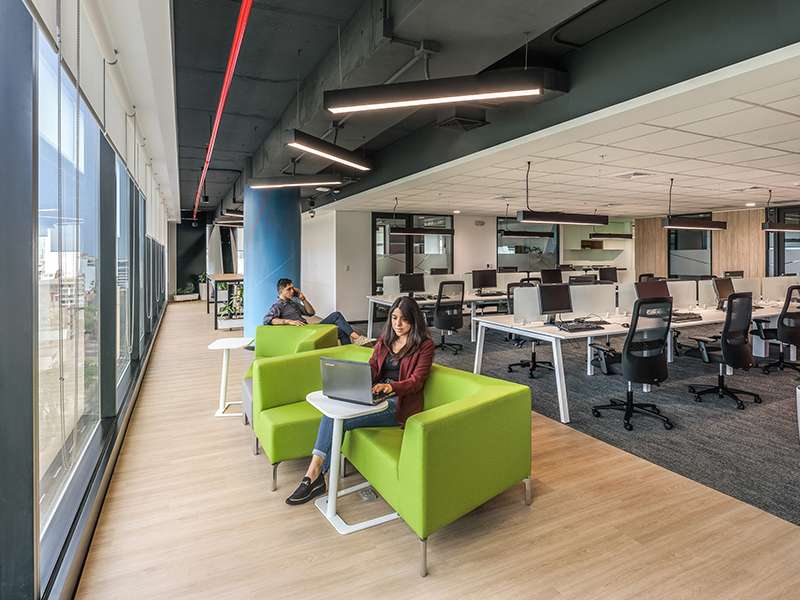 Bayer - equipamos espacios de descanso con mesas portalaptop