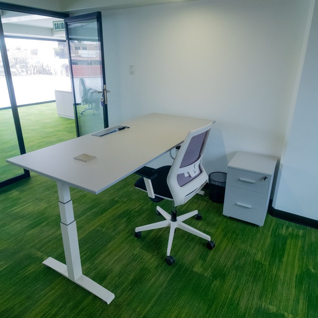 Proyecto UNFPA - mesas sit and stand en oficinas