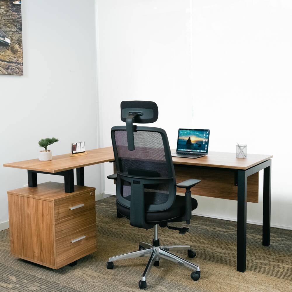 Escritorio en L Quadra – Diseño versátil para oficinas modernas y elegantes (2 cajones)