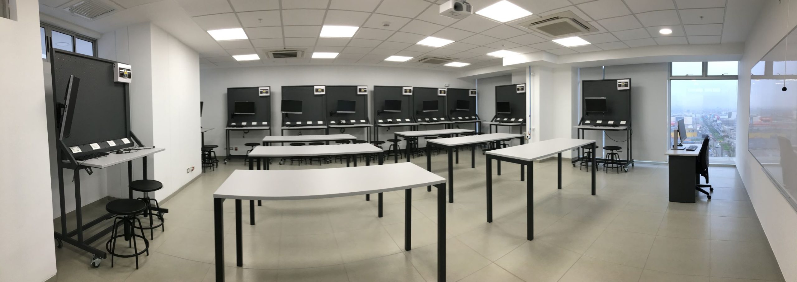 SENATI - mesas especiales para laboratorio