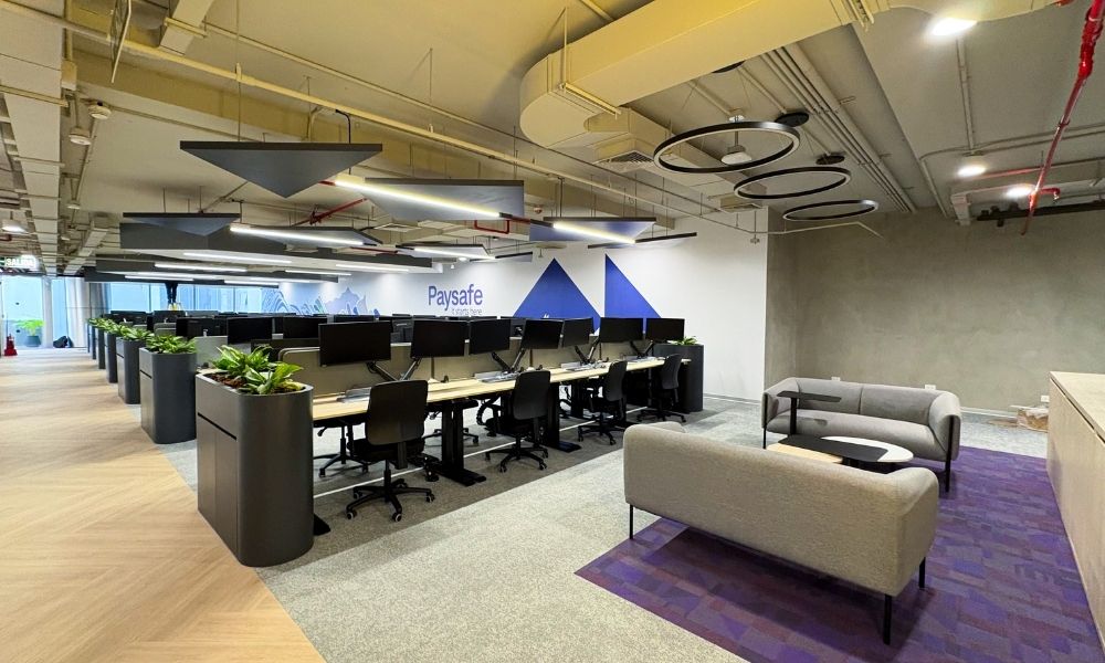Proyecto Paysafe - espacios de oficina equipados con sit and stand