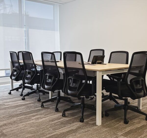 Proyecto Herbalife - mesas de reuniones quadra en oficinas