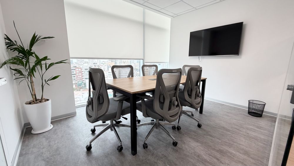 Manpower - espacios de reuniones equipadas con las mesas de reuniones quadra
