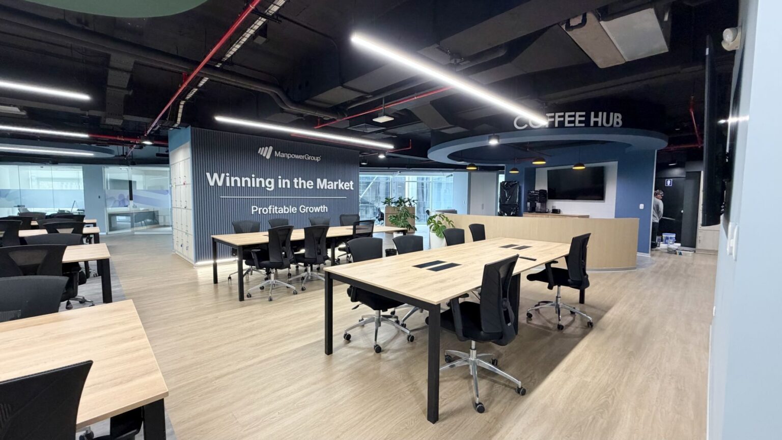 Manpower - oficinas equipadas con bench quadra+