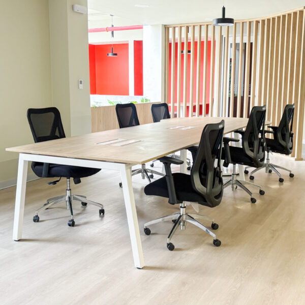 Proyecto Ajinomoto - bench en espacios amplios mesas