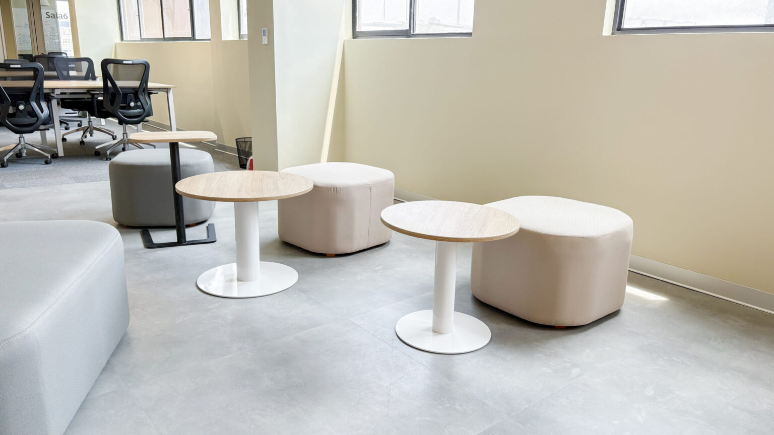 Proyecto Ajinomoto - espacios coworking y de descanso dentro de oficina