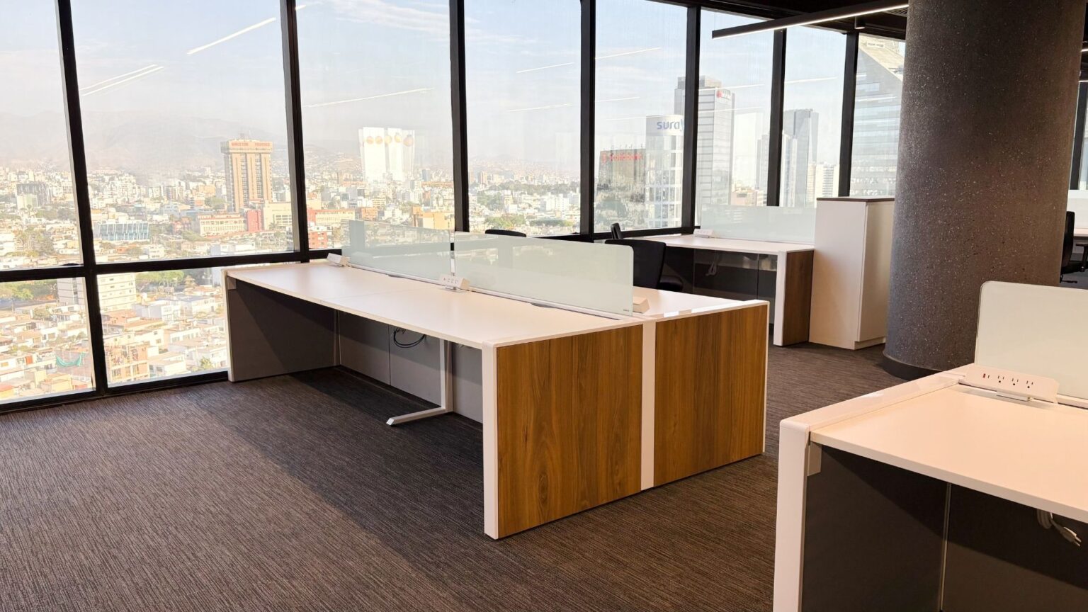 Proyecto Scotiabank - estaciones de trabajo personalizadas para oficinas abiertas