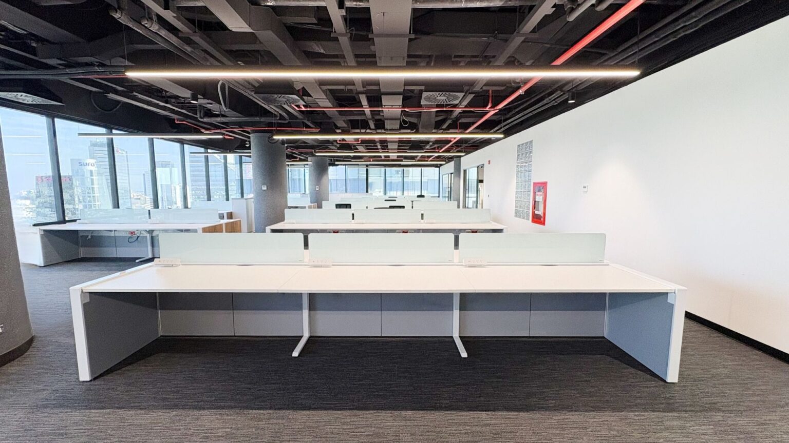 Proyecto Scotiabank - muebles personalizados diseñados e implementados por Visso